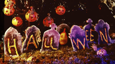 Kay Lande and Wade Den­ning – “Halloween” – Stop Motion Music Video